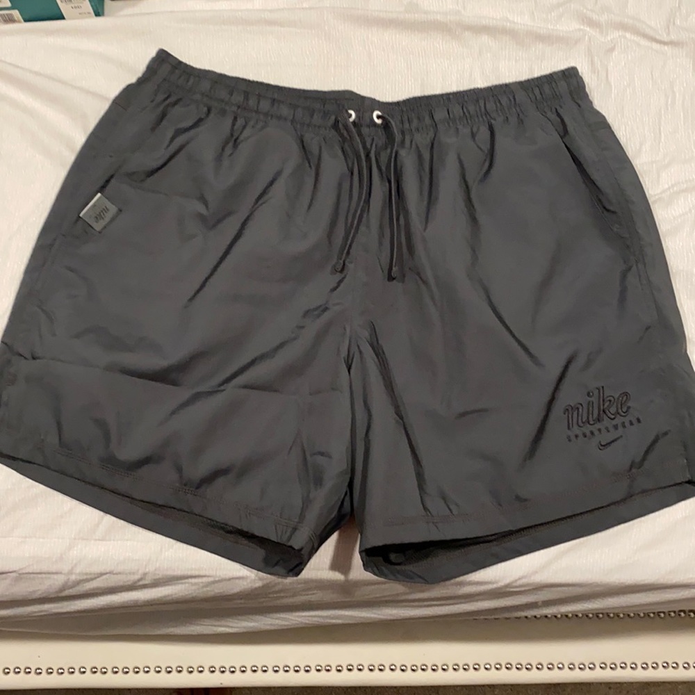 Used - Nike Woven Flow shorts